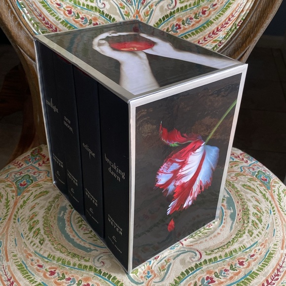 The Twilight books 1 - 4 hardback - Picture 3 of 4